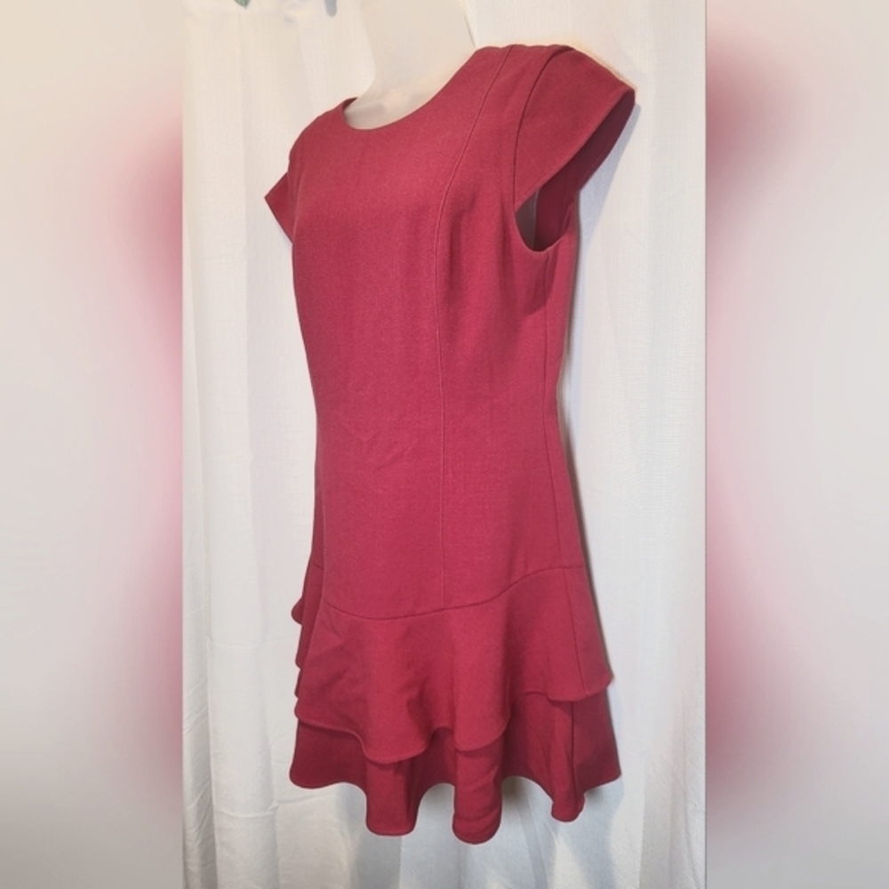 Eliza J Fuchsia Pink Tiered Ruffled Hem Sheath Crepe Cap Sleeve Dress Size 10P - Picture 6 of 10